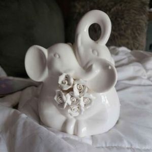 Cracker Barrel cuddling elephants